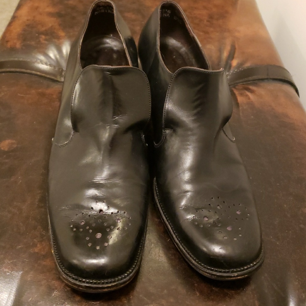 Bally Switzerland black leather
